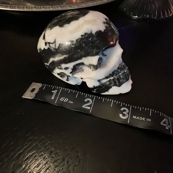 Zebra Jasper Skull - Picture 5 of 6